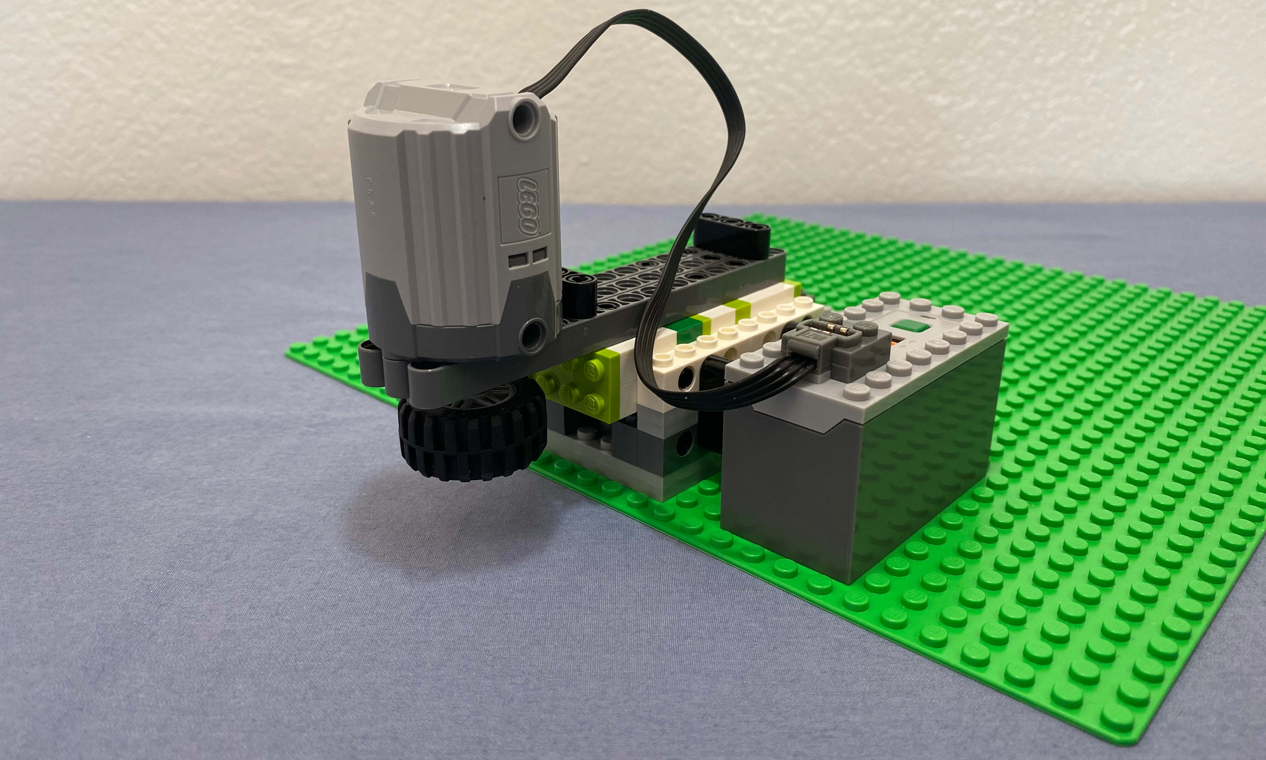 Technics Table LEGO assembly